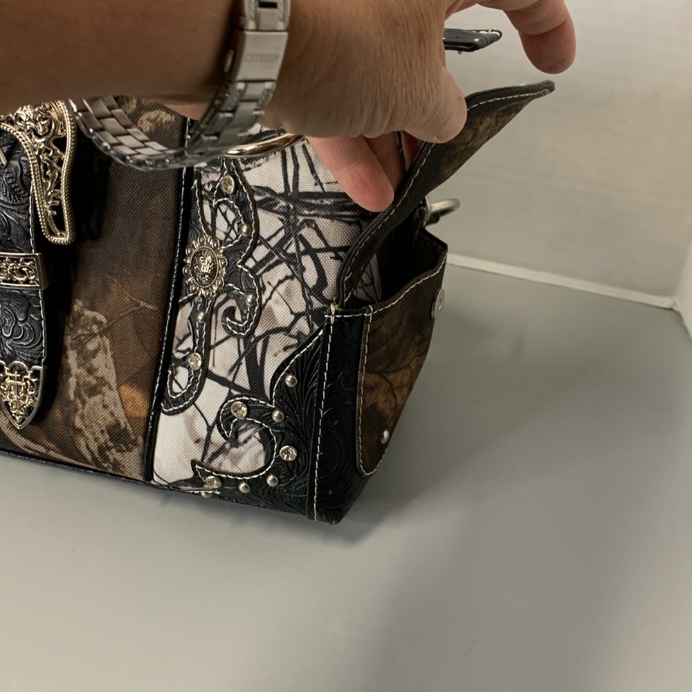 Cowgirl Trendy Camouflage Conceal & Carry Women's Bag - Picture 7 of 14